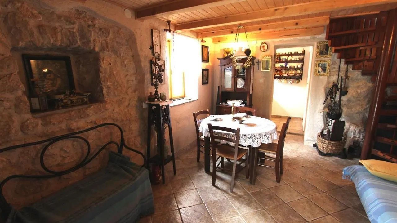 Apartments Puric Sveti Vid-Miholjice Guest house